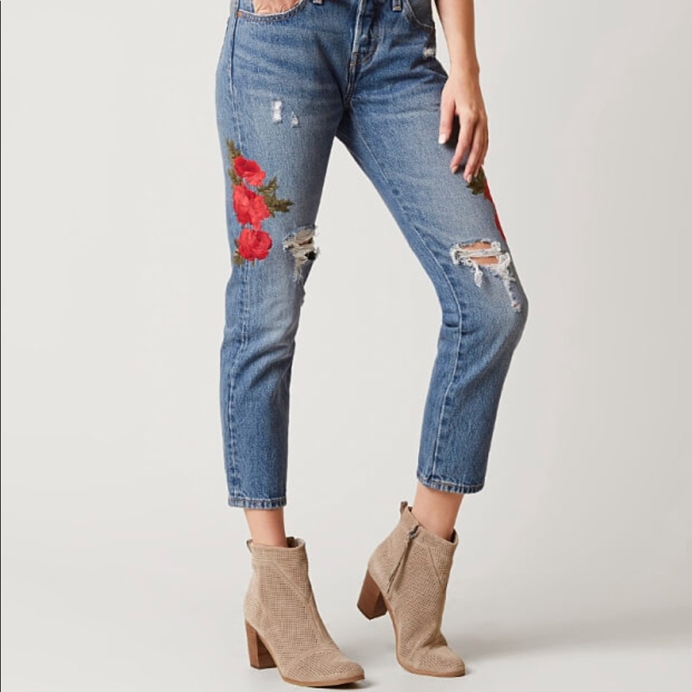Levi’s 501 embroidered roses cropped jeans - sz 28